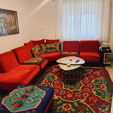 Agolli Traditional Πανσιόν